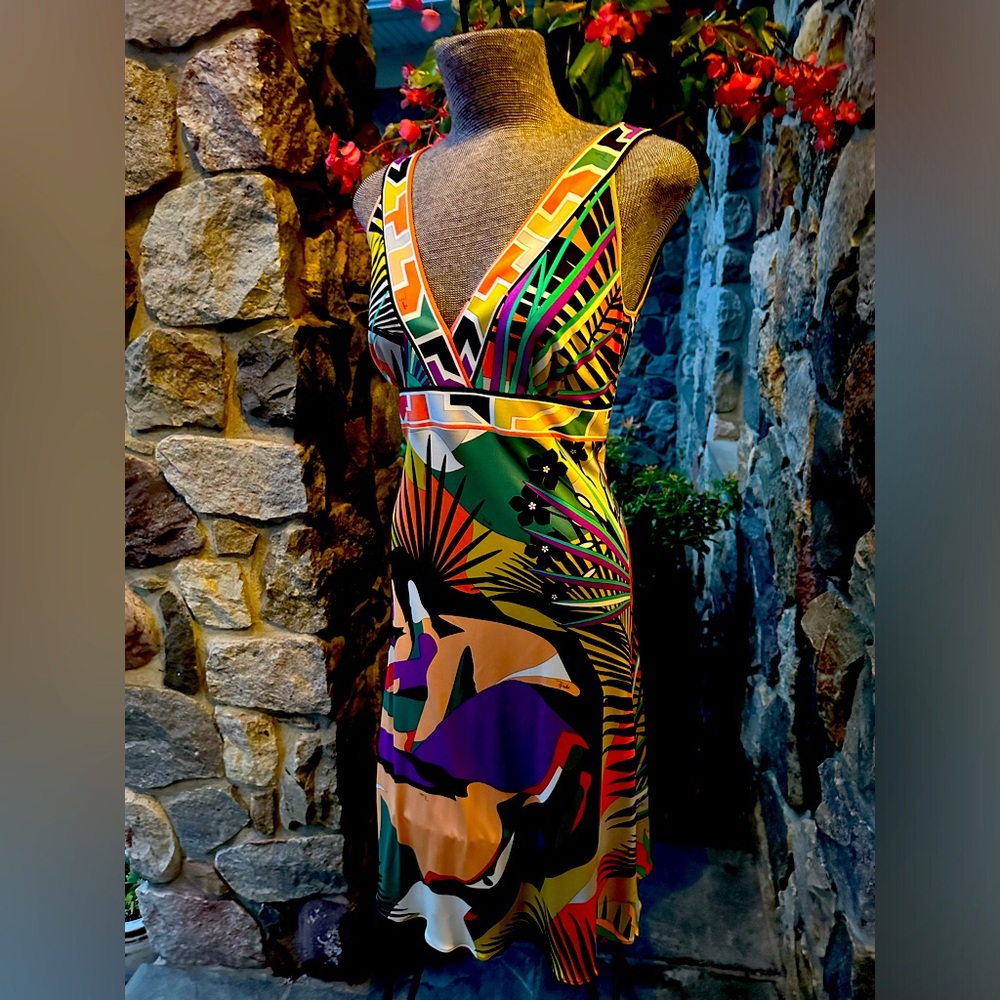 Stunning Emilio Pucci imported silk knit v-neck sleeveless dress